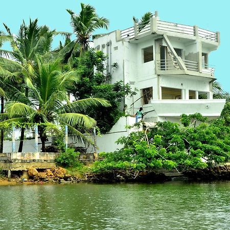 Victoria'S River View Resort 蓬蒂切里 外观 照片