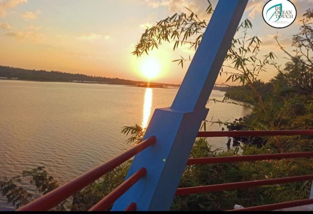 Victoria'S River View Resort 蓬蒂切里 外观 照片