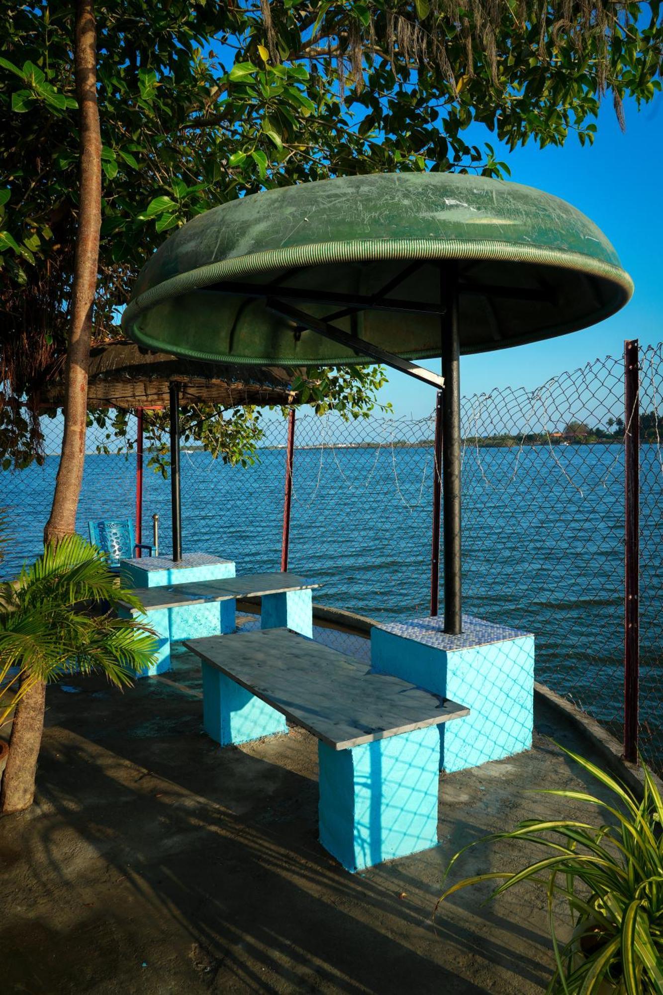 Victoria'S River View Resort 蓬蒂切里 外观 照片