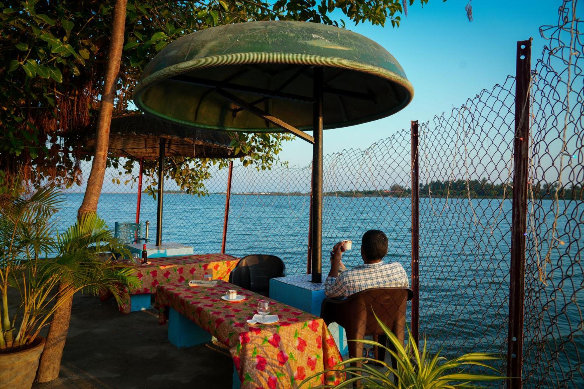 Victoria'S River View Resort 蓬蒂切里 外观 照片